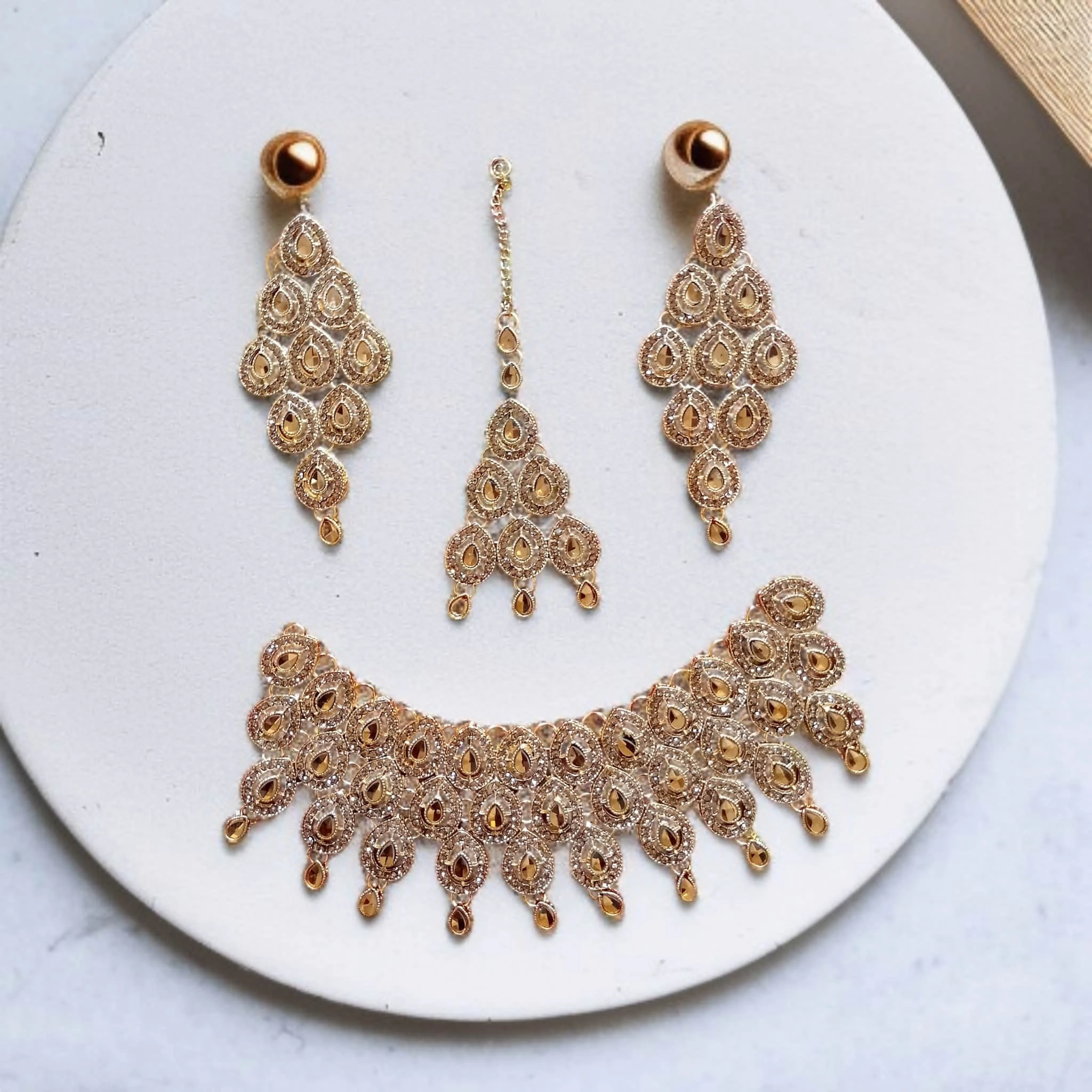 Buy Golden colour jewellery set with necklace , earrings and tikka at best price in pakistan